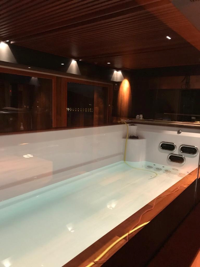 swim spa pool bazen a vířivka nejen na zahradu, zapuštěný nebo nadzemní, s protiproudem, celoroční.
